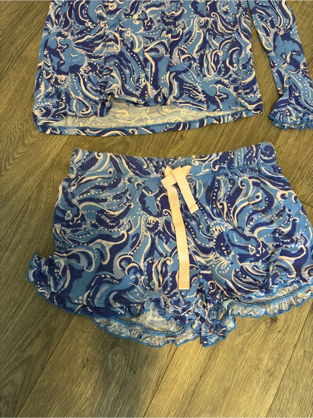 Women’s Lilly Pulitzer Pajama Set - Long Sleeve Top, Shorts & Pants - Picture 3 of 8